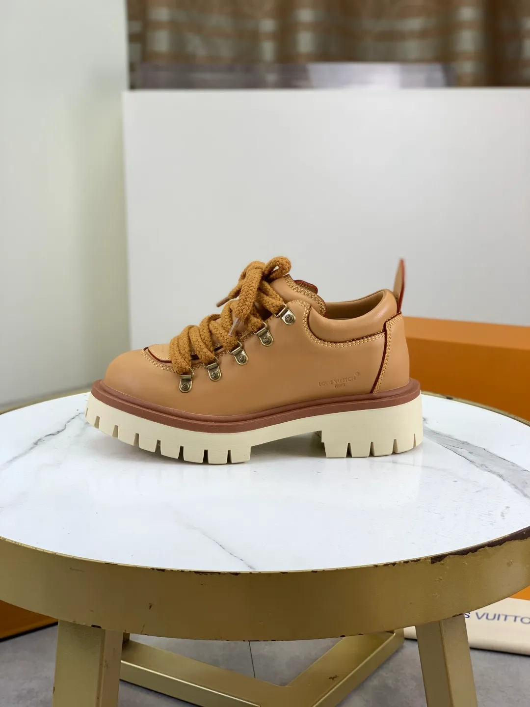 Men's shoes 💰P680 new LV | Louis Vuitton 🧡💚2025 autumn and winter new models, top version ⚠️ The counter features the latest LV REMIX lace-up mountaineering derby shoes, new hard goods 🆕 ❥BS purchasing level! Full of high-end feel! A popular model among bloggers at home and abroad, it’s retro and fashionable, and looks stunning on your feet! Mainly recommended models on the official website★ ━━━━━ ЅᏇєєt ━━━━━ ▪️Upper: top-grade first-layer cowhide ▪️Lining: imported sheepskin ▪️Outsole: original open-molded TPU non-slip outsole ▪️Sole height: 3.5cm ▪️Shoe size: Women 35-41 (41 customization is not returnable) Male 39-45 (46 customized, non-refundable)
